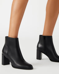 JOZIE BLACK LEATHER - SM REBOOTED
