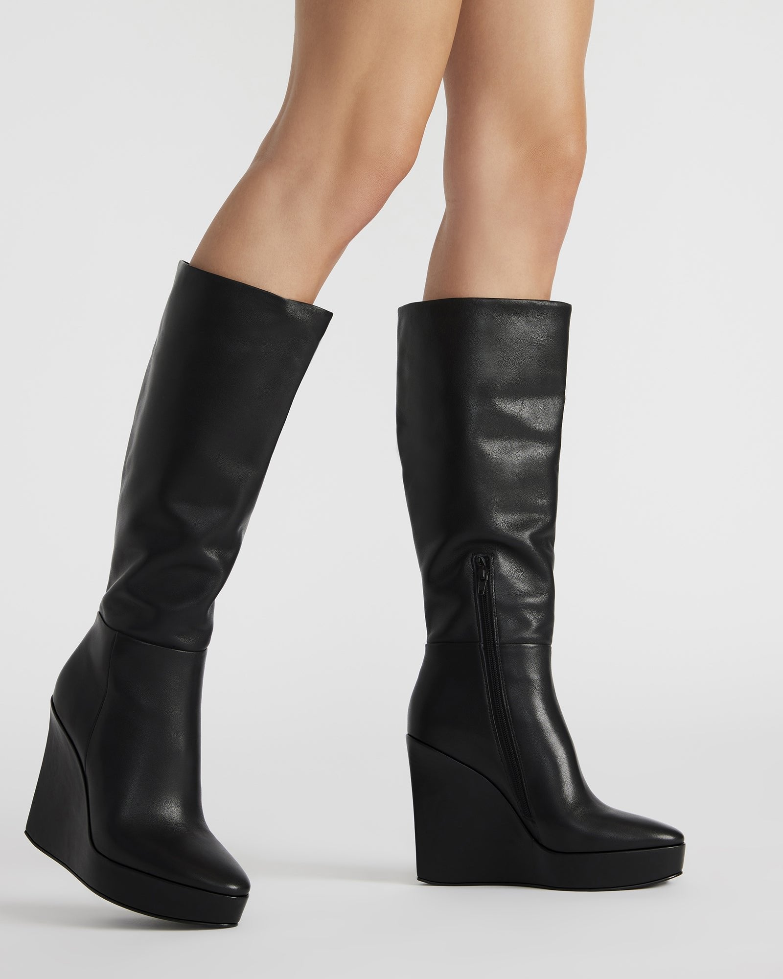 AKIRA BLACK LEATHER - SM REBOOTED