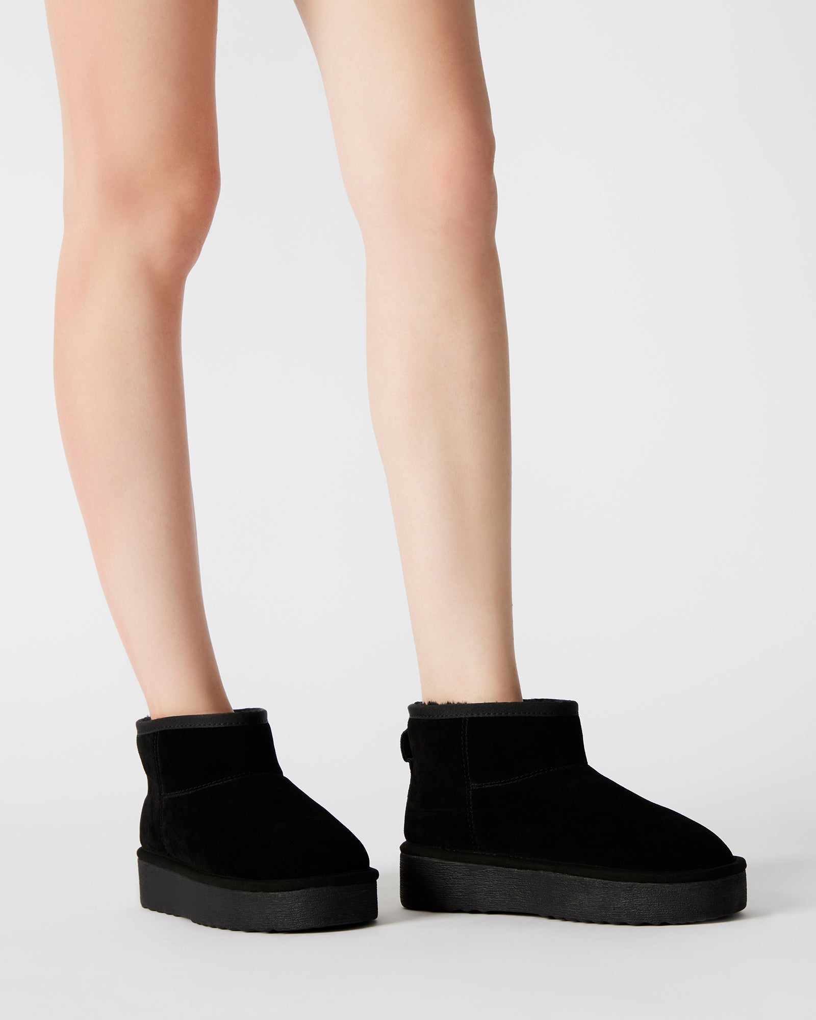 COMFY BLACK SUEDE - SM REBOOTED